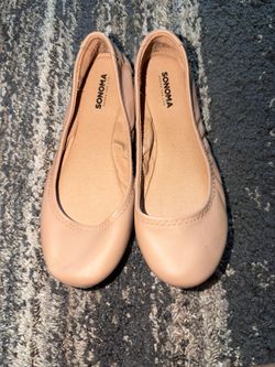 Size 7 women's flats.