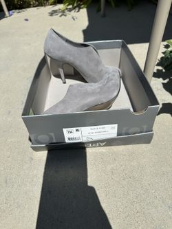 Women’s Grey Heels