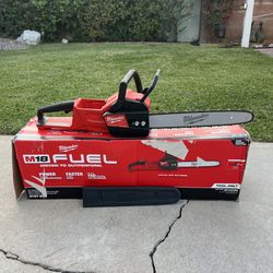 Milwaukee M18 FUEL 16 in. 18V Lithium-Ion Brushless Battery Chainsaw (Tool-Only)