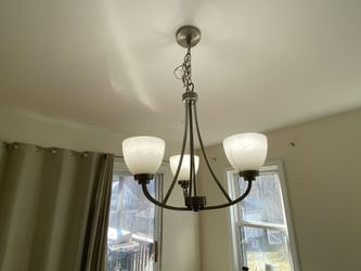 Beautiful dinning room 3 light fixture