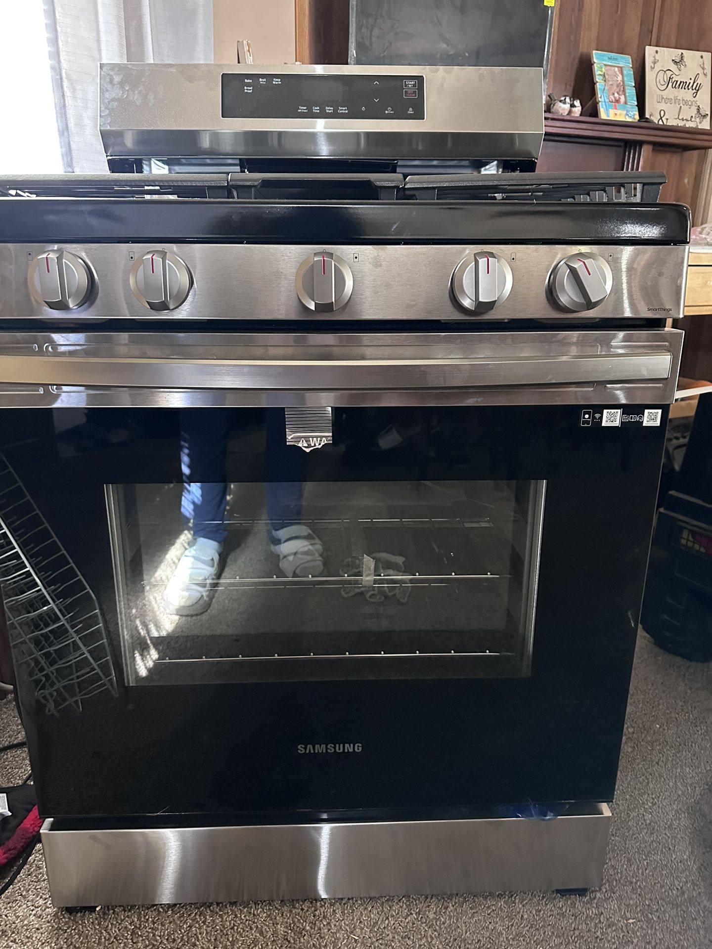 I'm selling a new gas stove