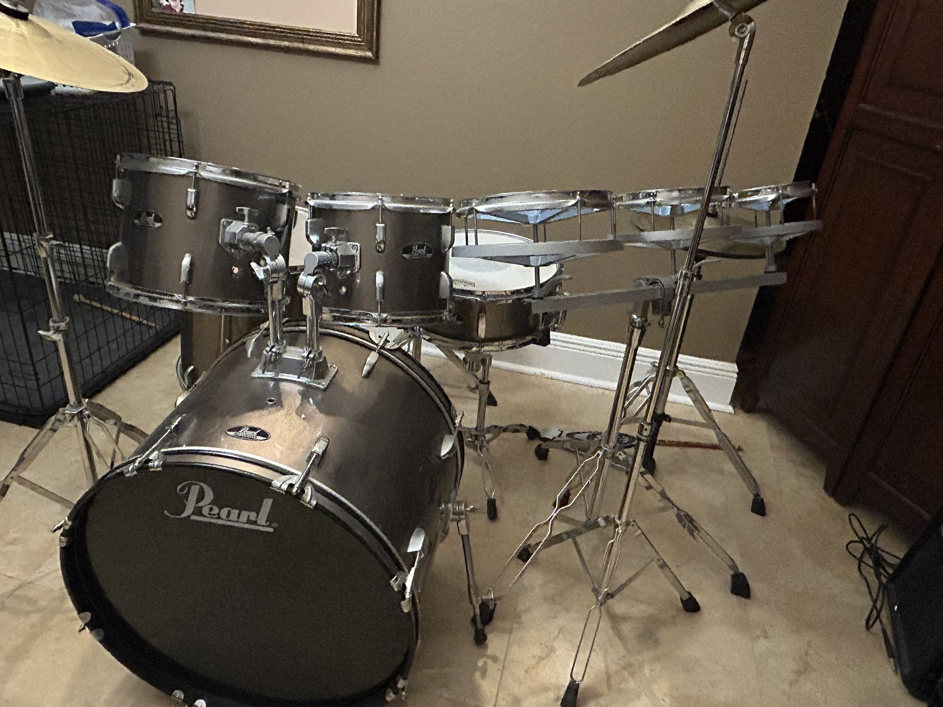 Drumset - Pearl Roadshow with Roto Toms 