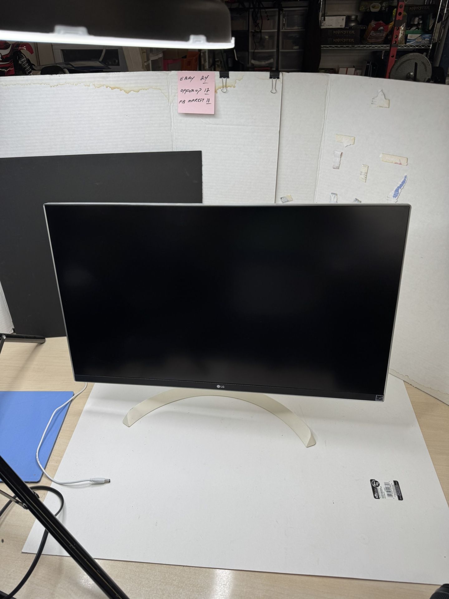 LG 27UD69P-W 27” 4K UHD IPS Monitor – HDR10, FreeSync, Adjustable Stand