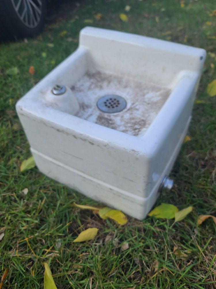 VINTAGE DRINKING FOUNTAIN