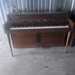 Vintage Piano 