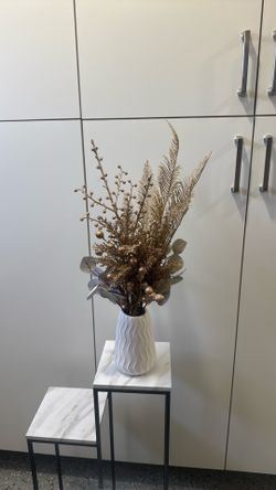 White and gold decorative plant+vase