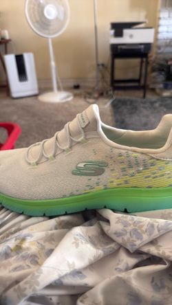 Skechers tennis shoe