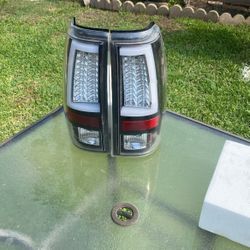 99 To 06 Tail Light For Chevy Truck Good Condition Ready To Use 