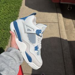 Jordan 4 military blue 6Y