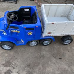 Kid Trax semi-truck and trailer ride on toy truck