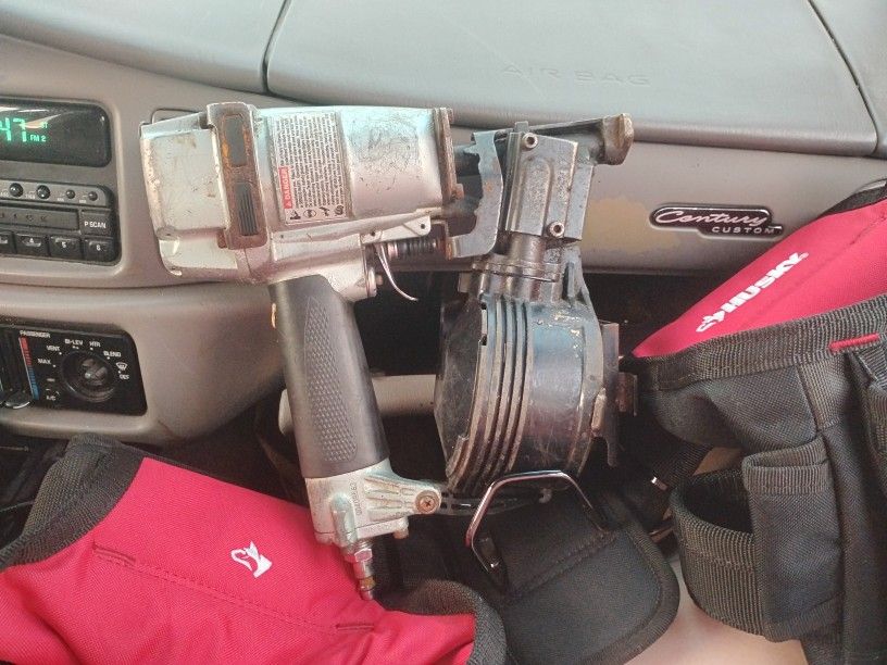 Nail Gun Motabo Hpt 1 3/4 Coil Nailer Works Great Does Have Some Marks An Scratches But Works Amazing Only Saling Because I'm No Longer In Roofing
