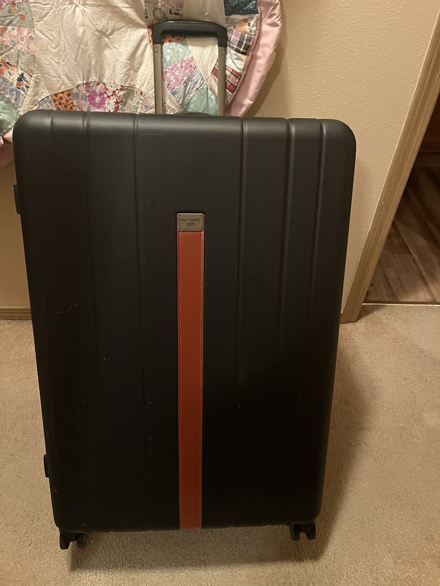 Suitcase XL Dockers Like New