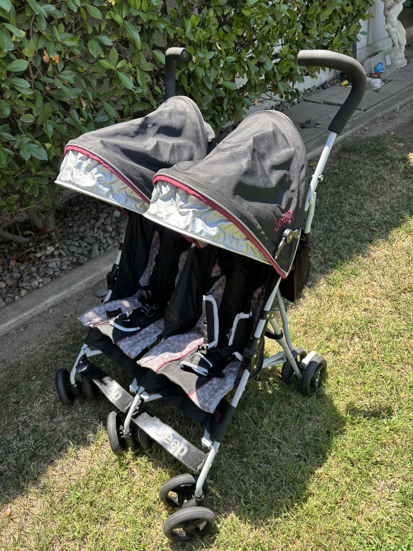 Jeep Scout Double Umbrella Stroller