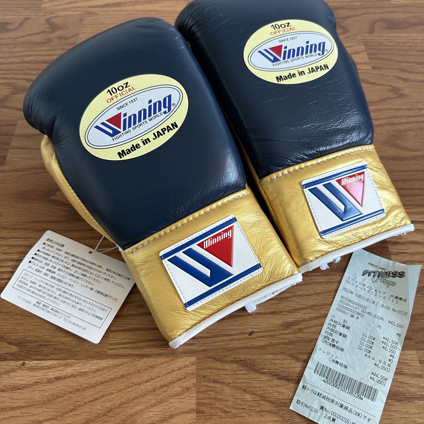 BRAND NEW) Winning Boxing Gloves (10oz. Custom Navy/Gold, Lace-Up