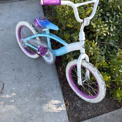 Girls Bike Comes With Training Wheels