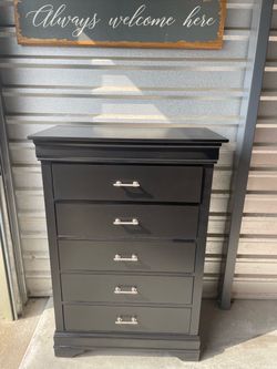 Chest of drawers