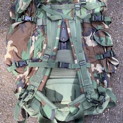 Military Surplus Large Field Pack, Woodland Camo