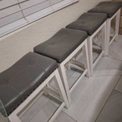 New Bar Stools Great Condition 