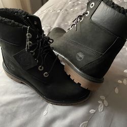 New woman’s timberland boots sizeUS 8