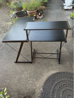 Computer desk