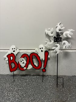 Halloween yard decor
