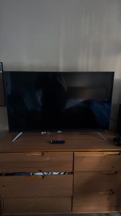 35” Roku Smart TV – Works Great, Ready to Go