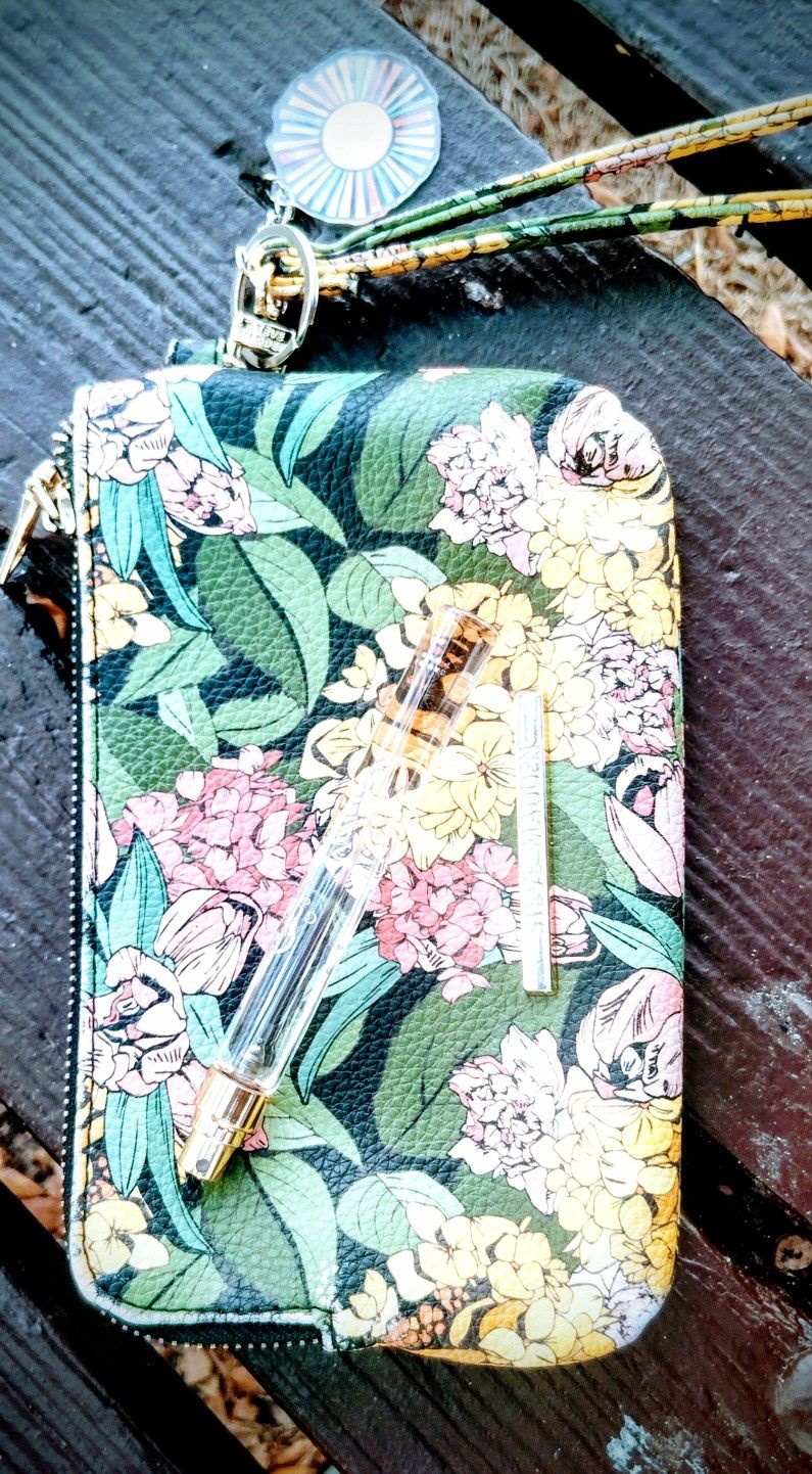 Steve Madden Cosmetic Purse With Free Bottle Of Gucci Perfume 