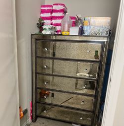 Dresser free