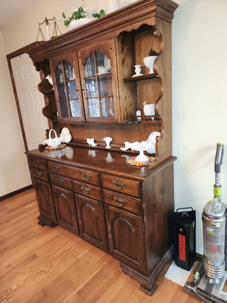 Walnut Dinning Room Hutch China Cabinet
