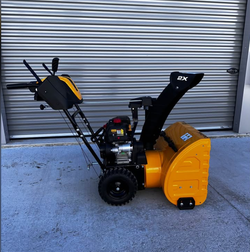 ** LIKE NEW.** Cub Cadet 24" 208cc Electric Start Gas Two-Stage Snow Blower
