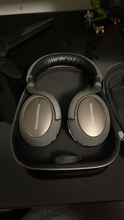 PX7 Bowers and Wilkins Noise Cancelation Headphones