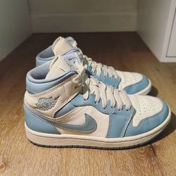 Air Jordan's light blue slightly worn size 7