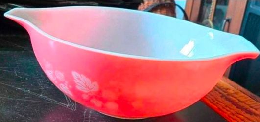 Vintage 1950s PYREX 444 Pink Gooseberry Large Cinderella Bowl