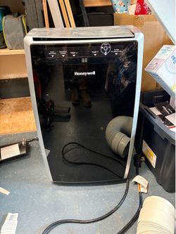 Window AC unit BLOWS ICE COLD!