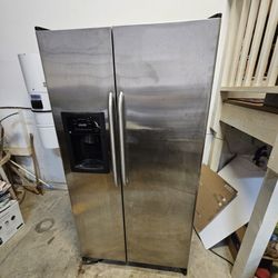 GE Energy Star Side-by-side 25.3CuFt Model GSH25JSXB SS