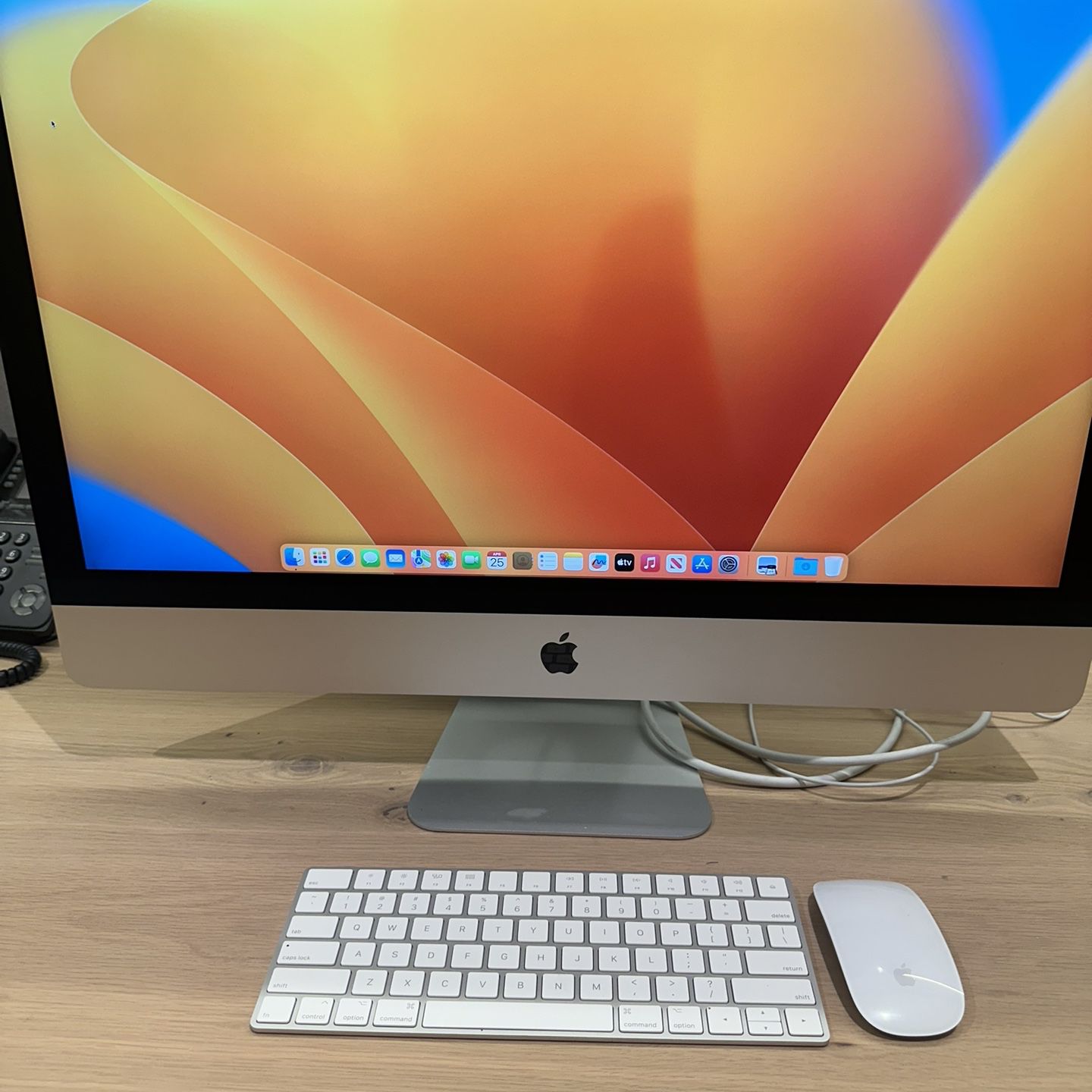 Apple iMac 27” 4.2 GHz Quad-Core Intel Core i7 / 512SSD HD / 64GB RAM (2017)