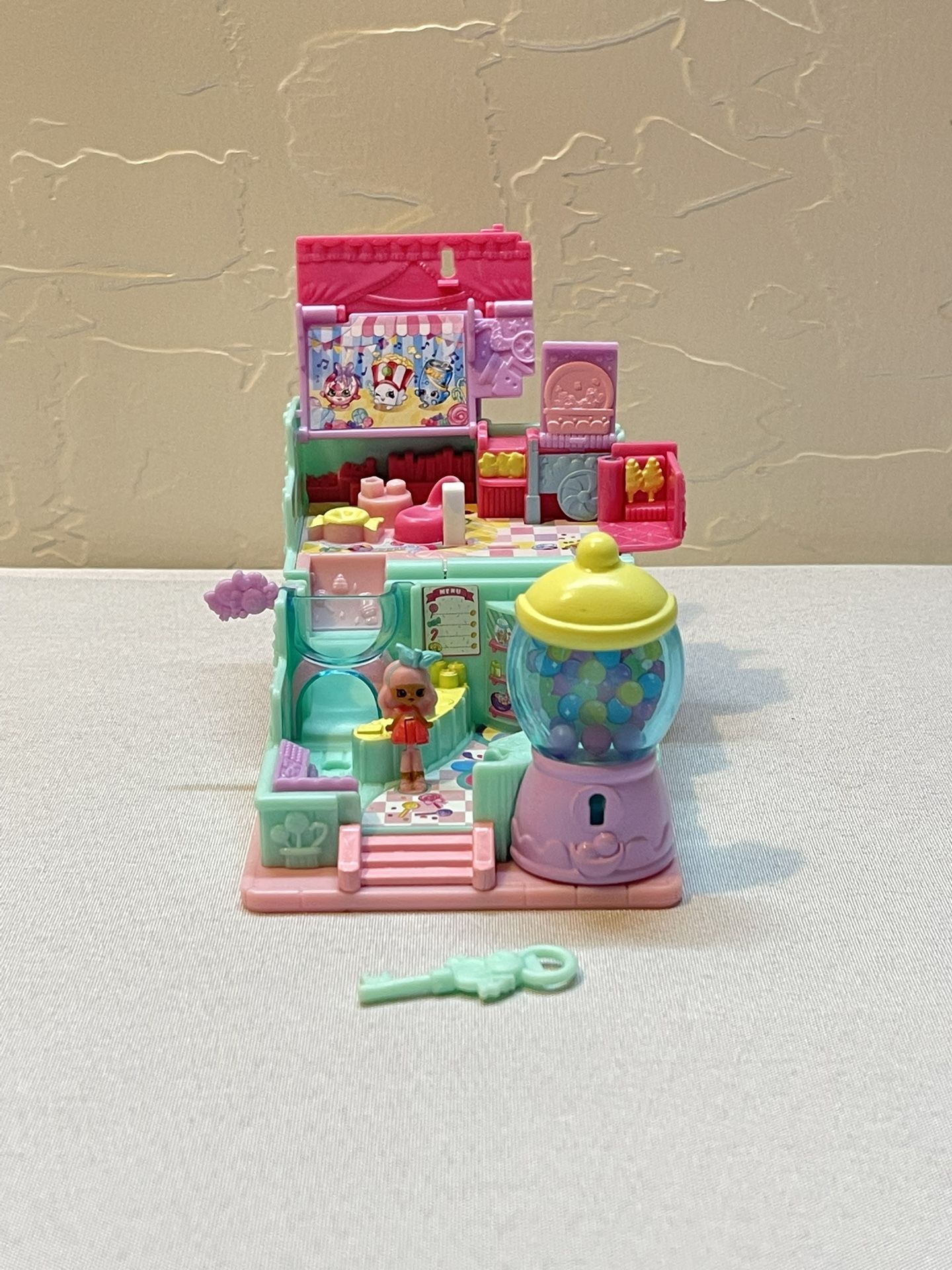 Shopkins Lil Secrets Mini Playset - Sweet Retreat Candy Shop - Ship Only