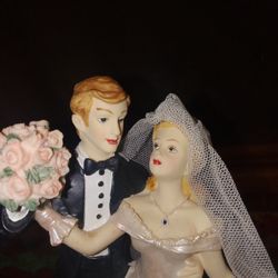 Wedding Couple Figurines 