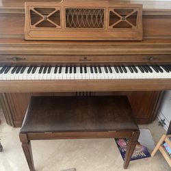 Wurlitzer upright Piano