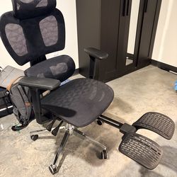 Ergonomic Office Chair with Headrest and Footrest