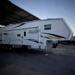 Jayco Talón ZX F36V Toy Hauler 