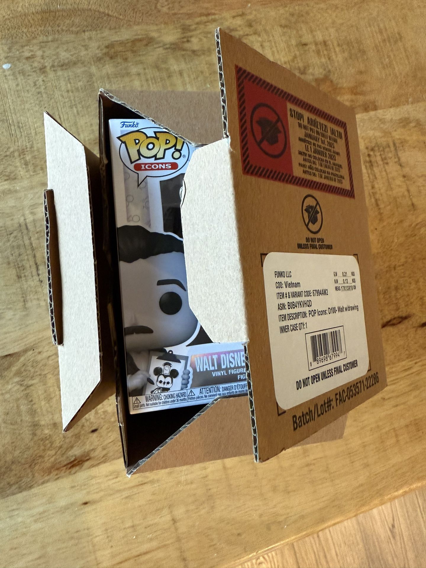 Funko Pop! Vinyl: Disney - Walt Disney With Drawing #74