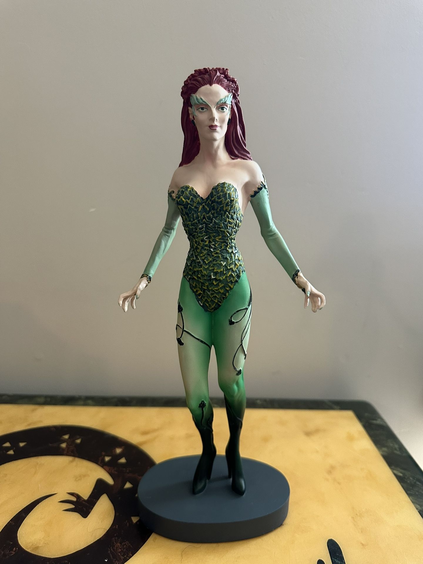 1997 , Poison Ivy Statue Warner Bros Exclusive 12-13 Inch’s