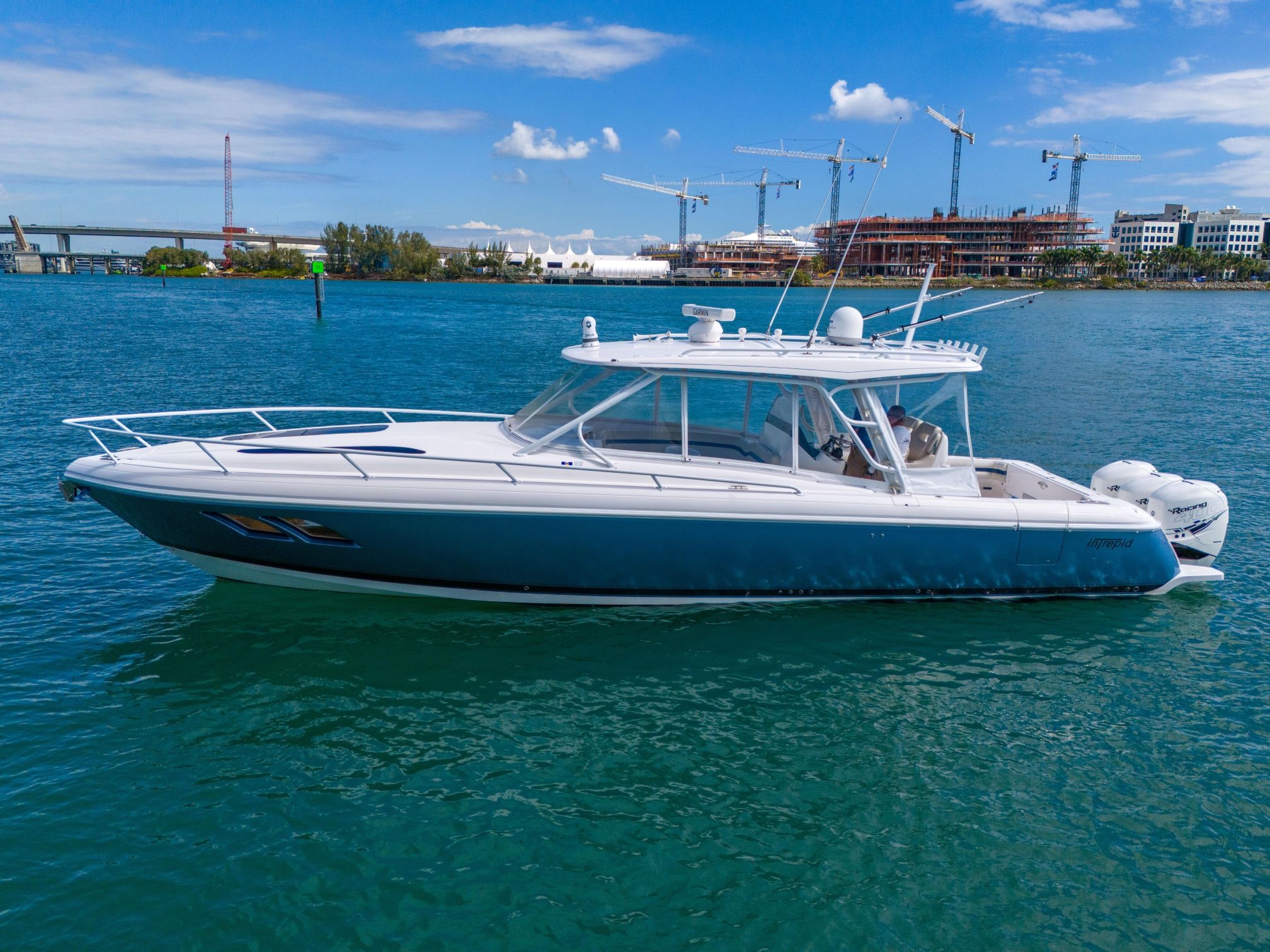 2019 Intrepid 407 cuddy