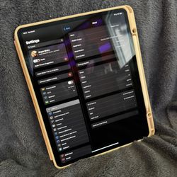 iPad Pro 12.9 (6th Generation) & Apple Pencil