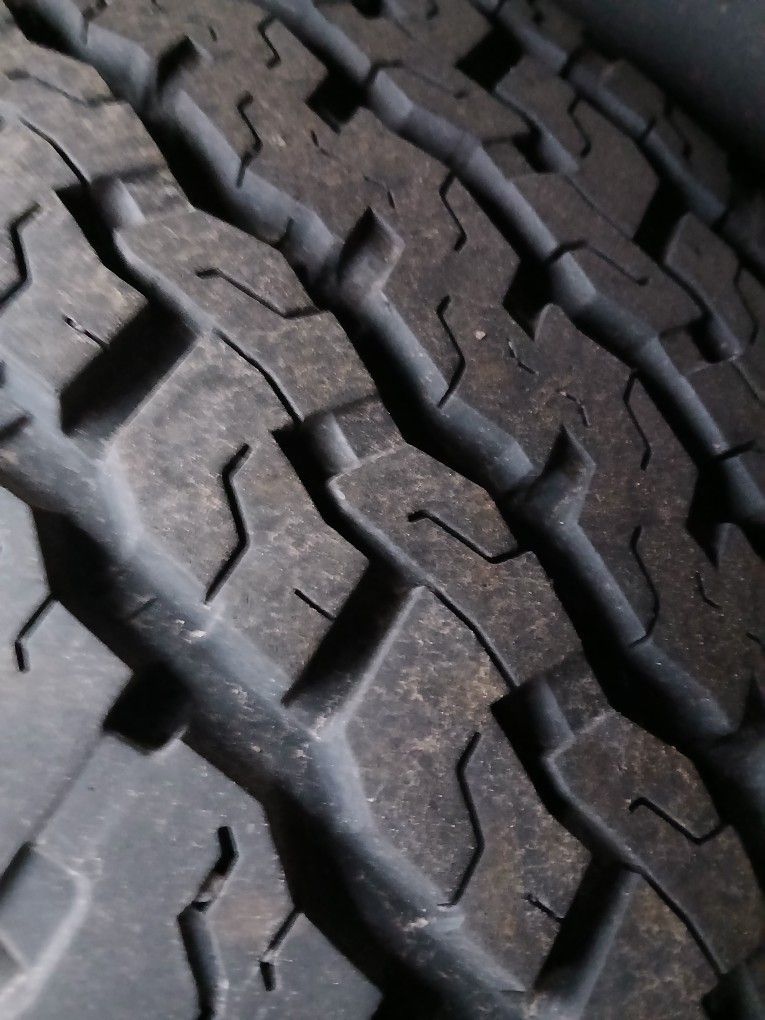 4 255/65r18 Like New Low Miles