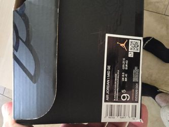 Air Jordan 1 Men's Size 9.5 shoot an offer