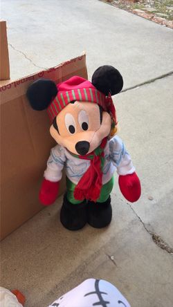 Mickey Xmas greeter