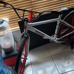 Throne Se Bike 