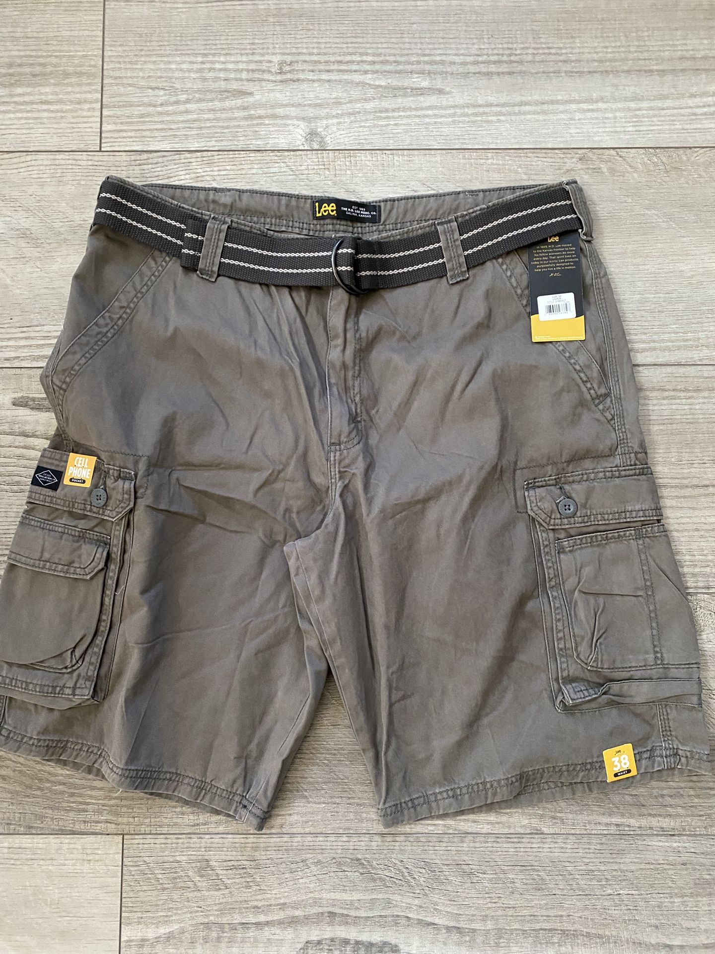 NWT Mens Lee Wyoming Cargo Shorts 38